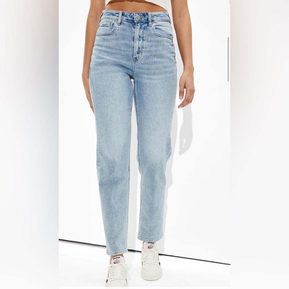 American Eagle Outfitters Stretchy Light Blue Mom Straight Leg Jeans Sz 6R
